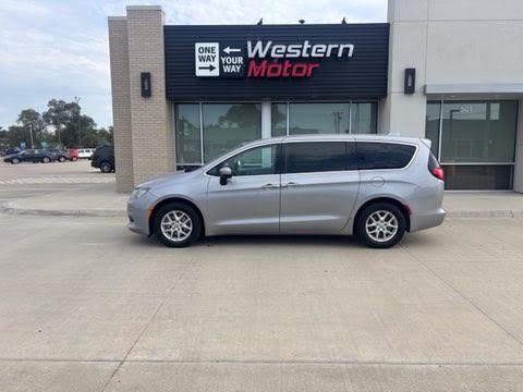 2017 Chrysler Pacifica Touring FWD
