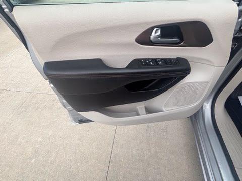 Chrysler Pacifica Touring FWD 2017