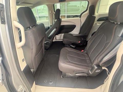 Chrysler Pacifica Touring FWD 2017