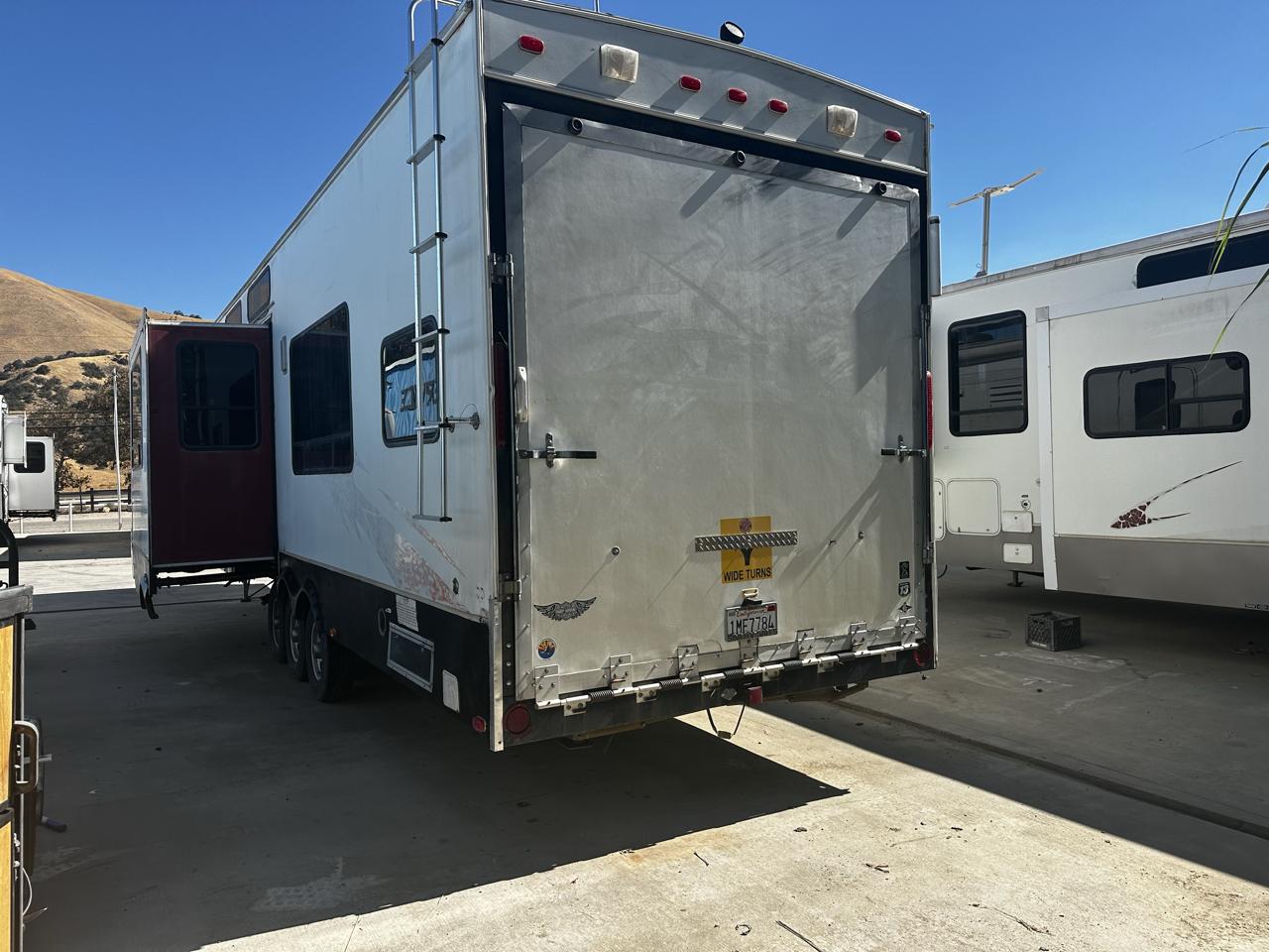 Keystone RV Fuzion Toy Hauler  2008