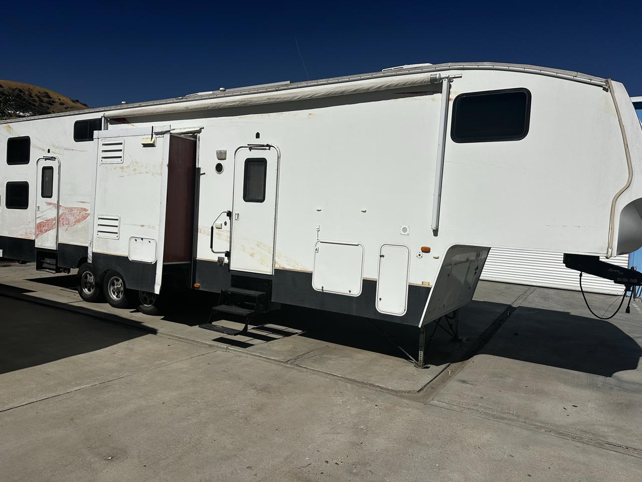 Keystone RV Fuzion Toy Hauler  2008