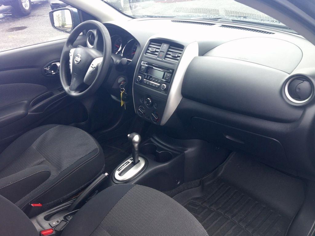 Nissan Versa 1.6 S 5M 2015