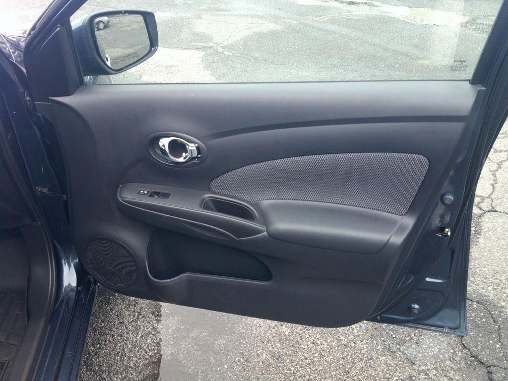 Nissan Versa 1.6 S 5M 2015
