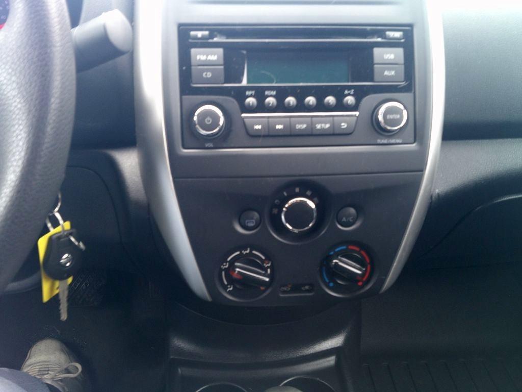 Nissan Versa 1.6 S 5M 2015
