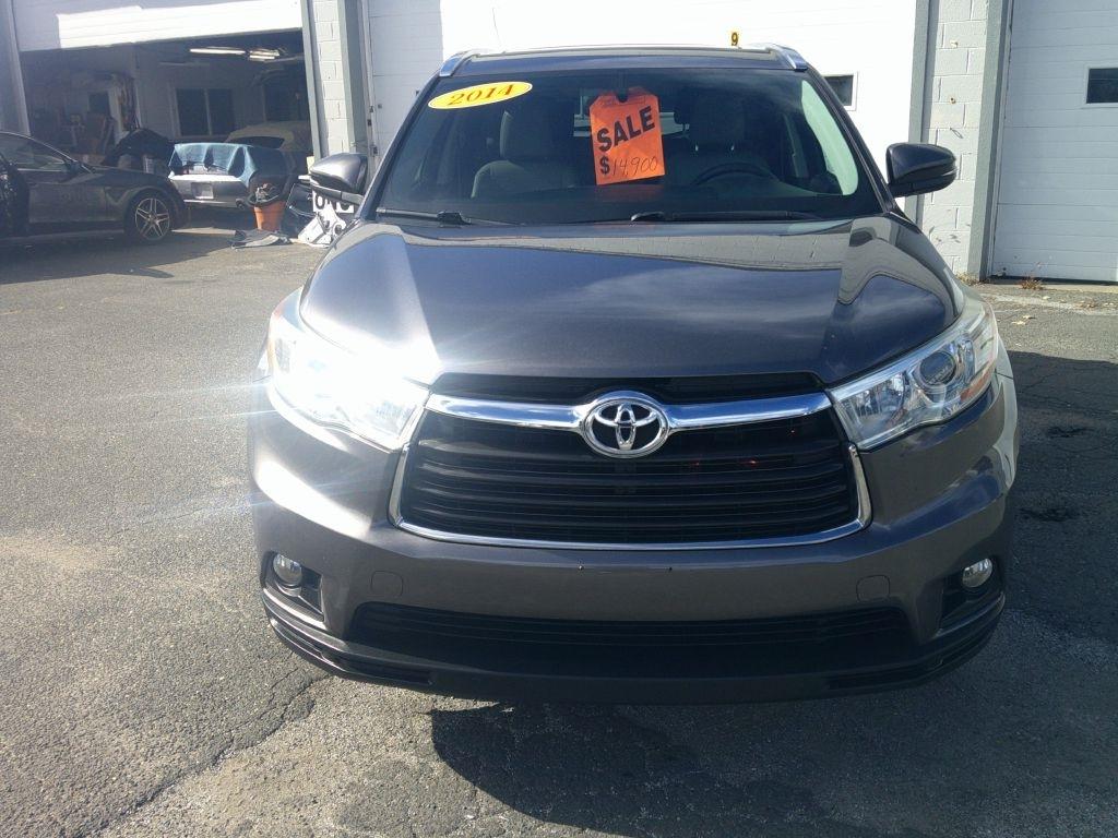 Toyota Highlander XLE FWD V6 2014