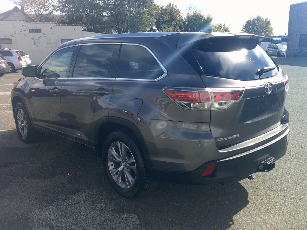 Toyota Highlander XLE FWD V6 2014