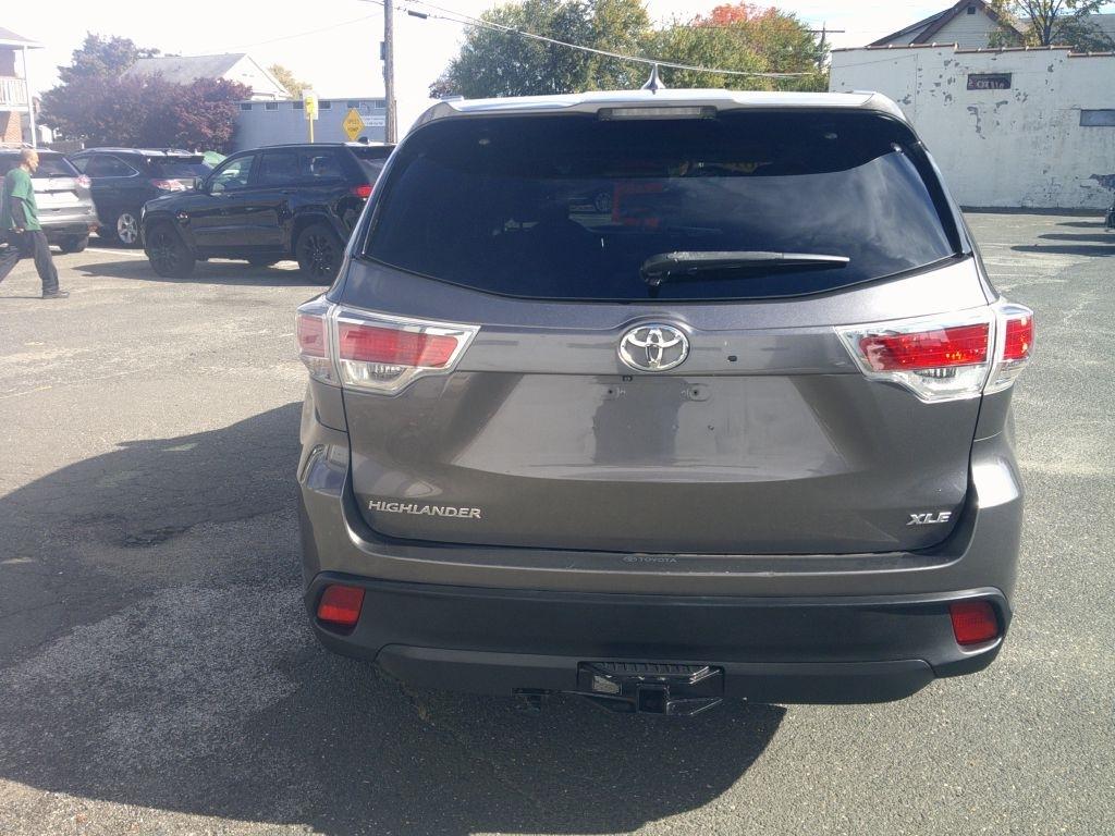 Toyota Highlander XLE FWD V6 2014