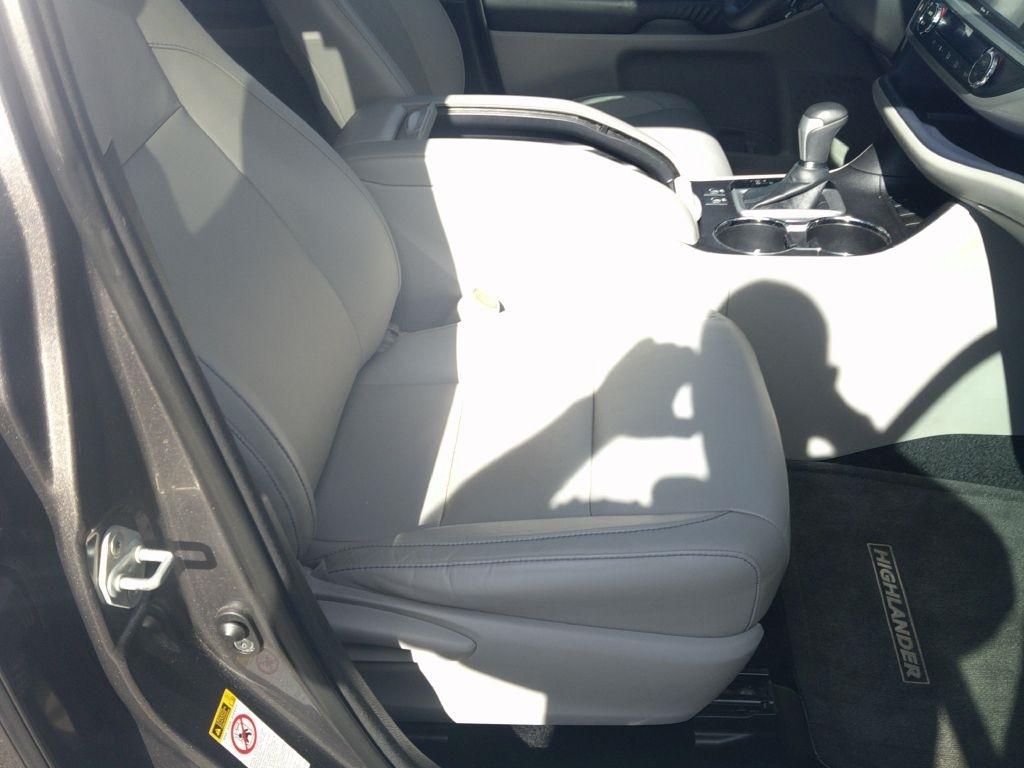 Toyota Highlander XLE FWD V6 2014