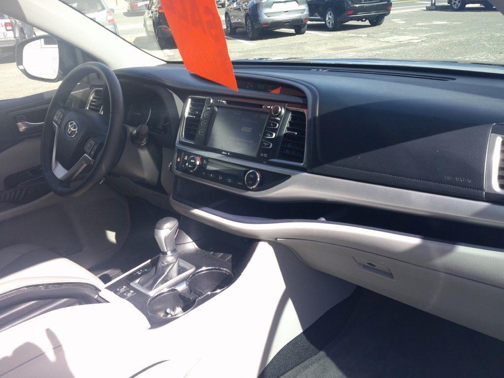 Toyota Highlander XLE FWD V6 2014