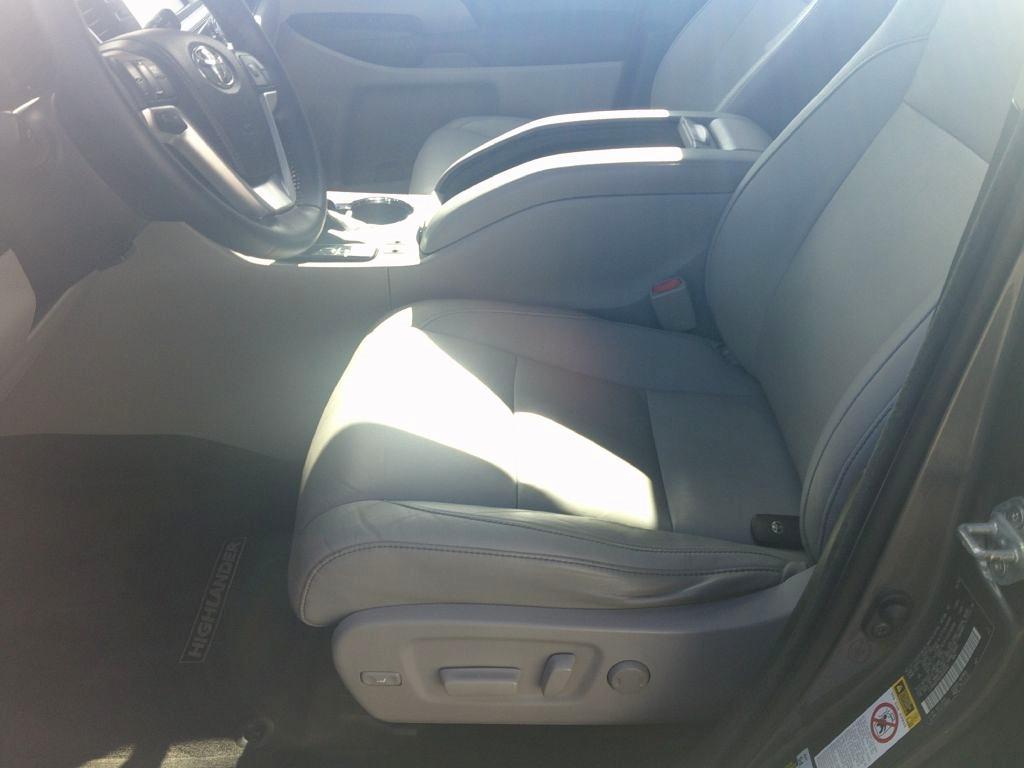 Toyota Highlander XLE FWD V6 2014