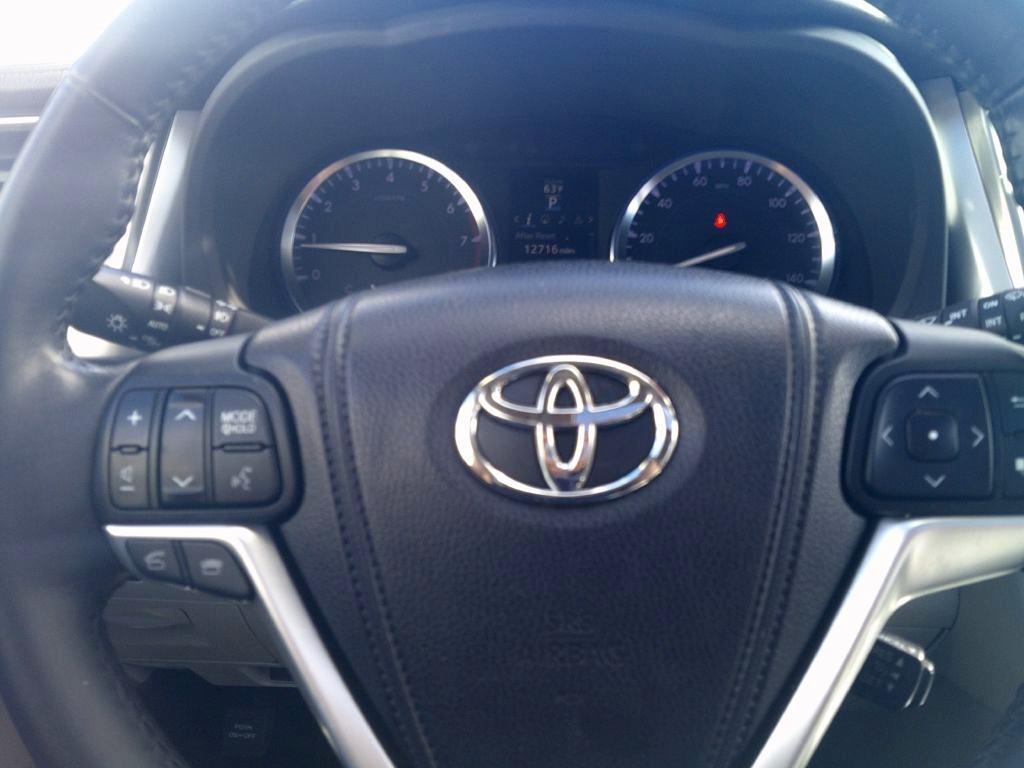 Toyota Highlander XLE FWD V6 2014