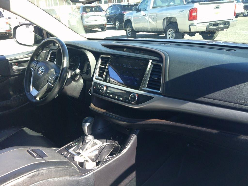 Toyota Highlander XLE AWD V6 2015