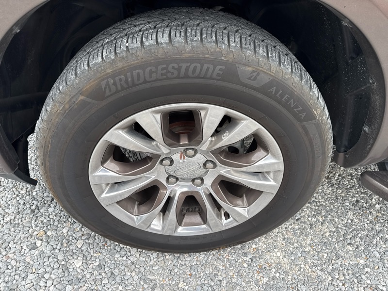 RAM 1500 Laramie Longhorn Edition Crew Cab SWB 2WD 2017 RAM 1500 Laramie Longhorn Edition Crew Cab SWB 2WD 2017