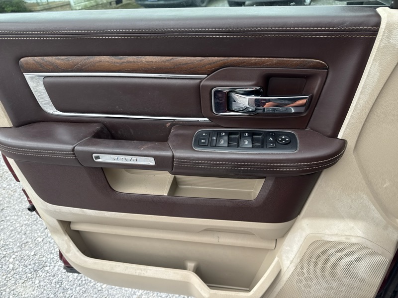 RAM 1500 Laramie Longhorn Edition Crew Cab SWB 2WD 2017 RAM 1500 Laramie Longhorn Edition Crew Cab SWB 2WD 2017