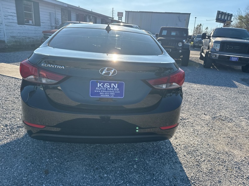 Hyundai Elantra SE 6AT 2016