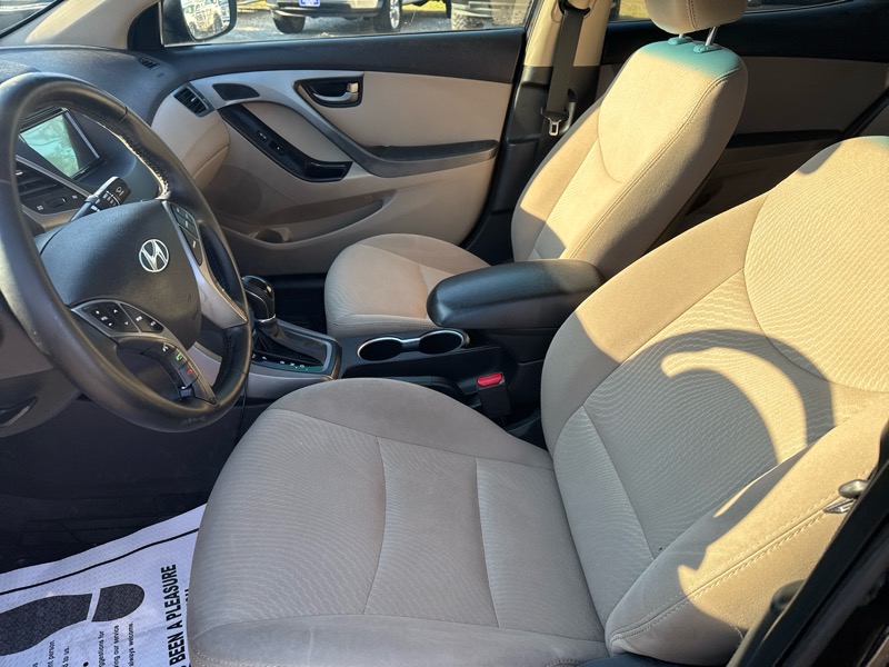 Hyundai Elantra SE 6AT 2016