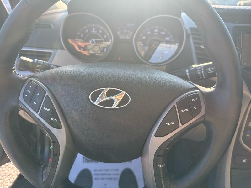 Hyundai Elantra SE 6AT 2016