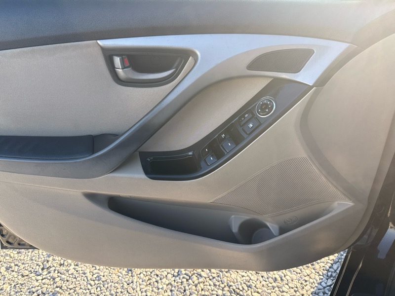 Hyundai Elantra SE 6AT 2016