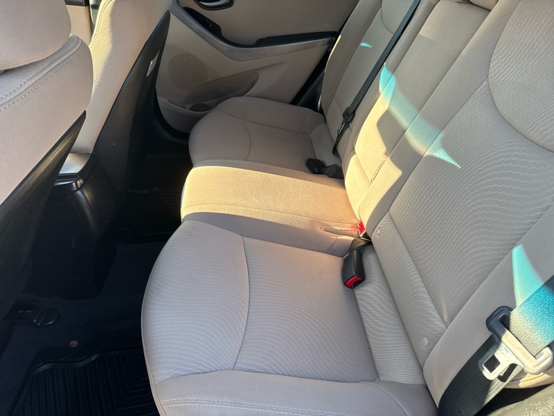 Hyundai Elantra SE 6AT 2016