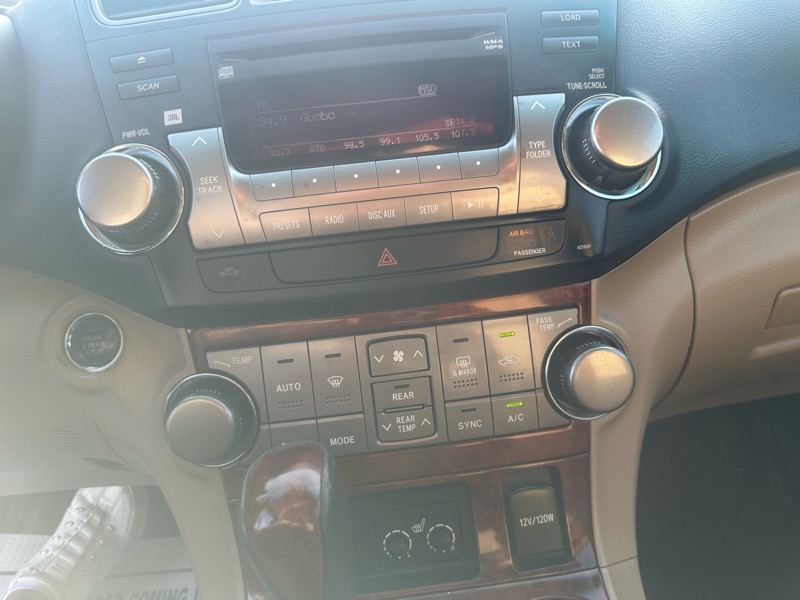 Toyota Highlander Limited 2WD 2012