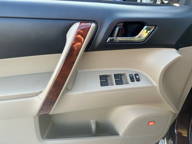 Toyota Highlander Limited 2WD 2012