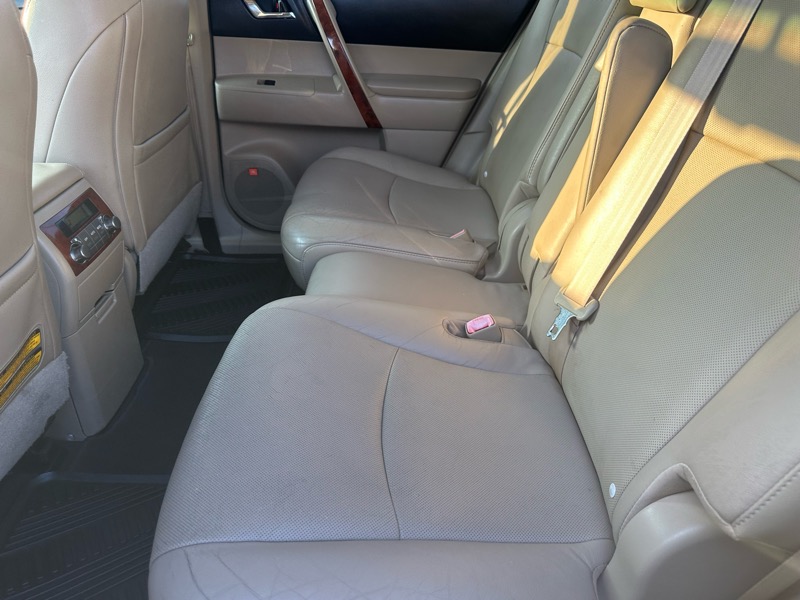 Toyota Highlander Limited 2WD 2012