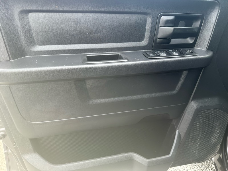 RAM 1500 Tradesman Crew Cab SWB 2WD 2015