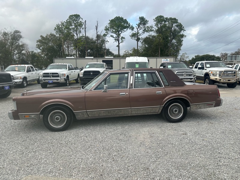 Lincoln Town Car Signature 4D Sedan 1988