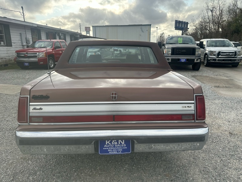 Lincoln Town Car Signature 4D Sedan 1988