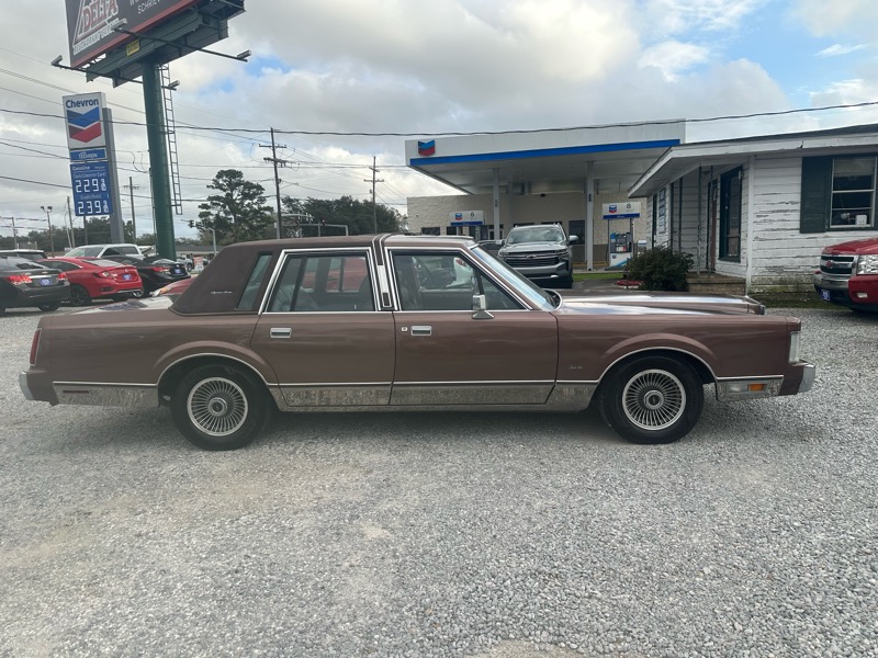 Lincoln Town Car Signature 4D Sedan 1988
