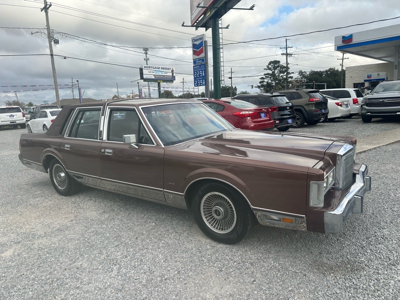 Lincoln Town Car Signature 4D Sedan 1988