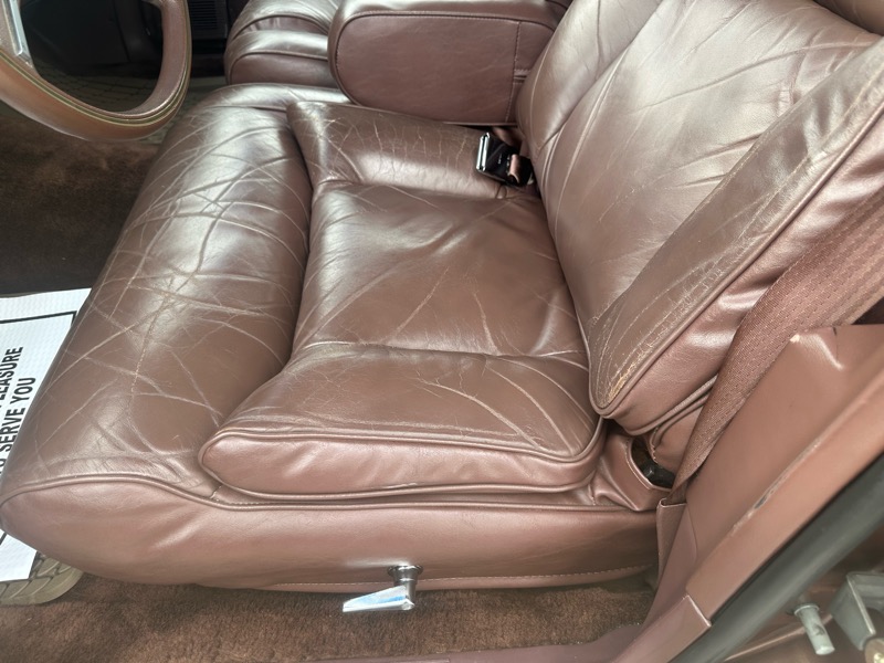 Lincoln Town Car Signature 4D Sedan 1988