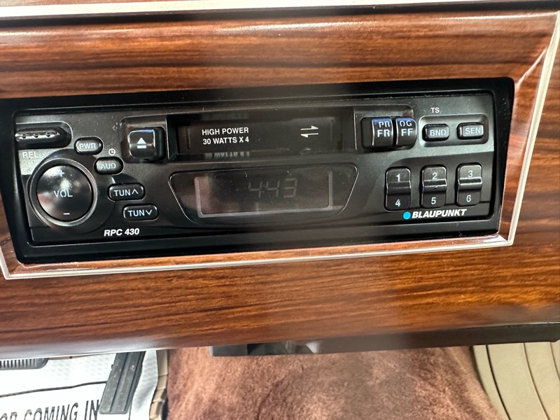 Lincoln Town Car Signature 4D Sedan 1988