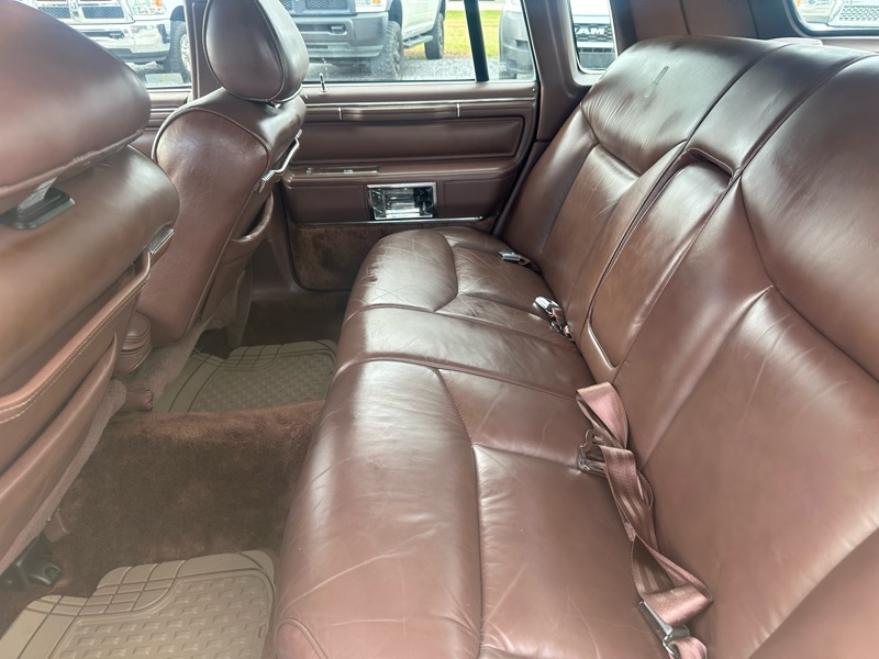 Lincoln Town Car Signature 4D Sedan 1988