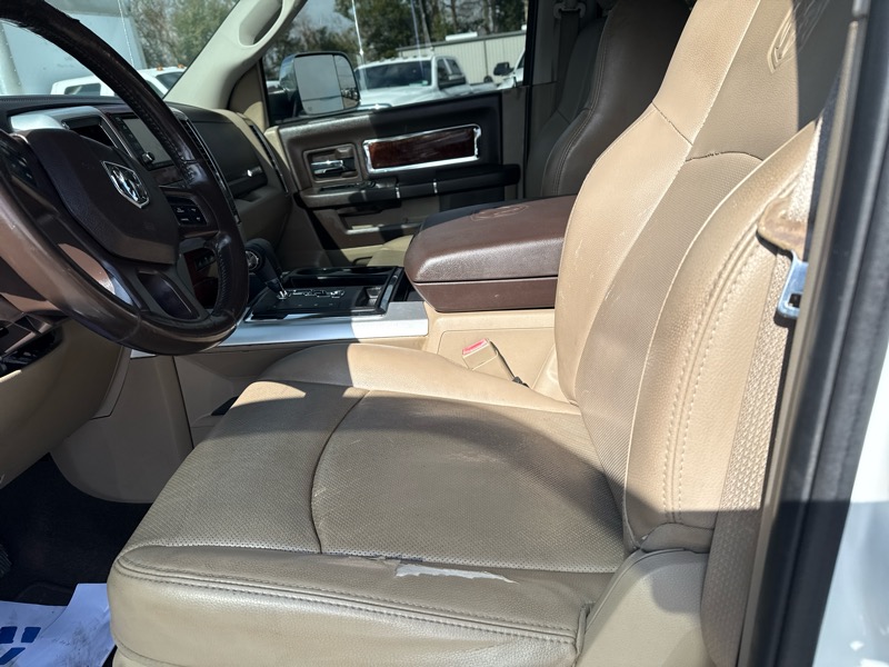 RAM 1500 Laramie Crew Cab 2WD 2012