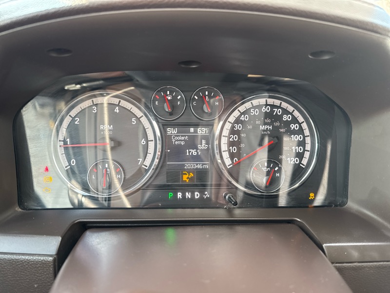 RAM 1500 Laramie Crew Cab 2WD 2012