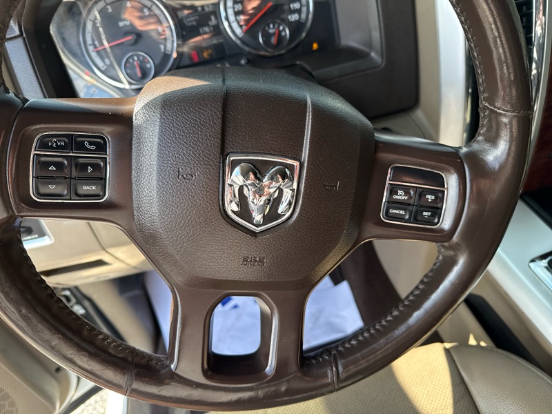 RAM 1500 Laramie Crew Cab 2WD 2012