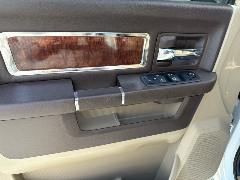 RAM 1500 Laramie Crew Cab 2WD 2012