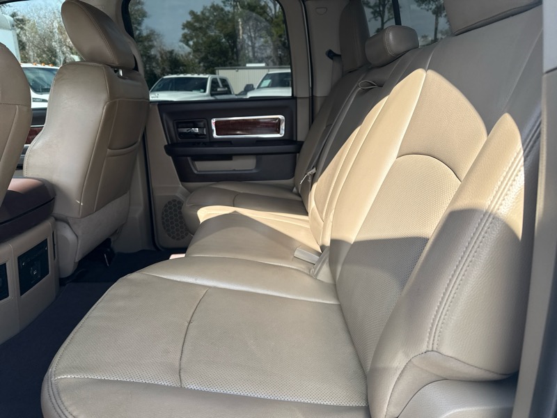 RAM 1500 Laramie Crew Cab 2WD 2012