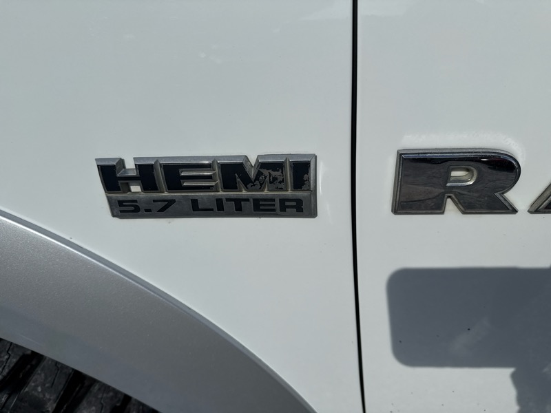 RAM 1500 Laramie Crew Cab 2WD 2012