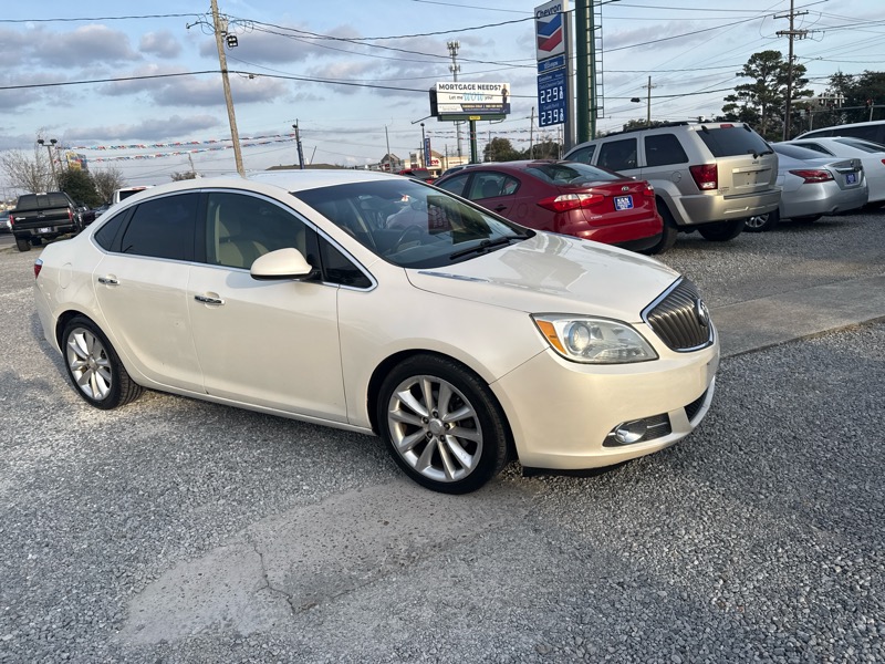 Buick Verano Base 2013