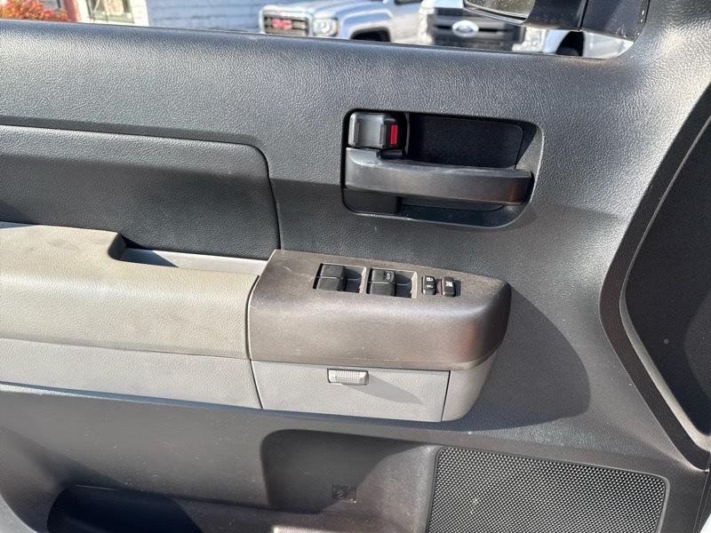 Toyota Tundra SR5 Crew Max 2WD 5.7L V8 2012