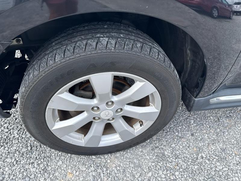 Mitsubishi Outlander SE 2WD 2010