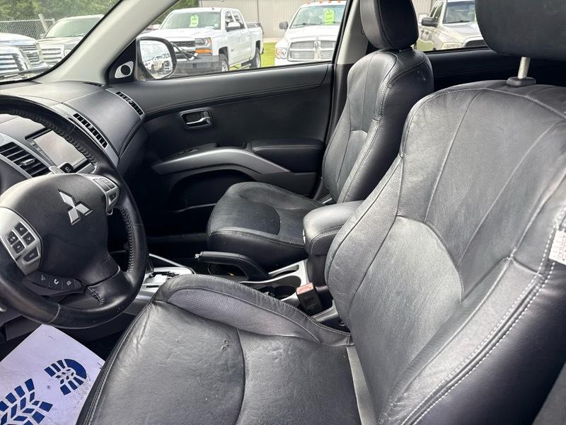 Mitsubishi Outlander SE 2WD 2010