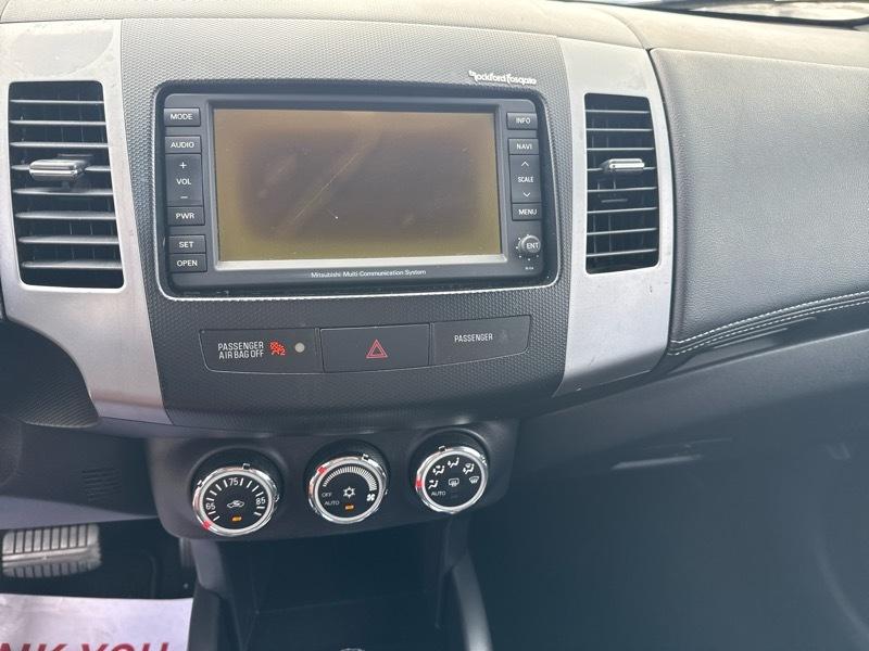 Mitsubishi Outlander SE 2WD 2010