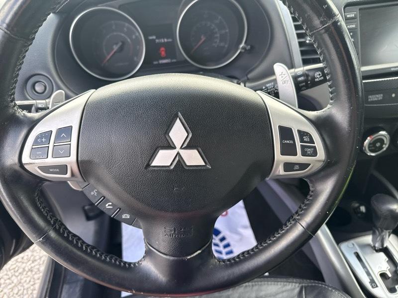 Mitsubishi Outlander SE 2WD 2010