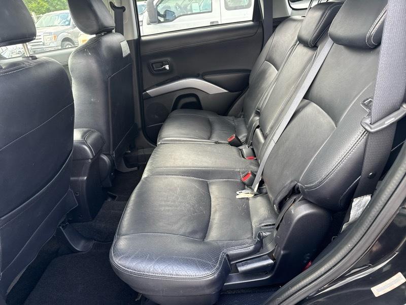 Mitsubishi Outlander SE 2WD 2010