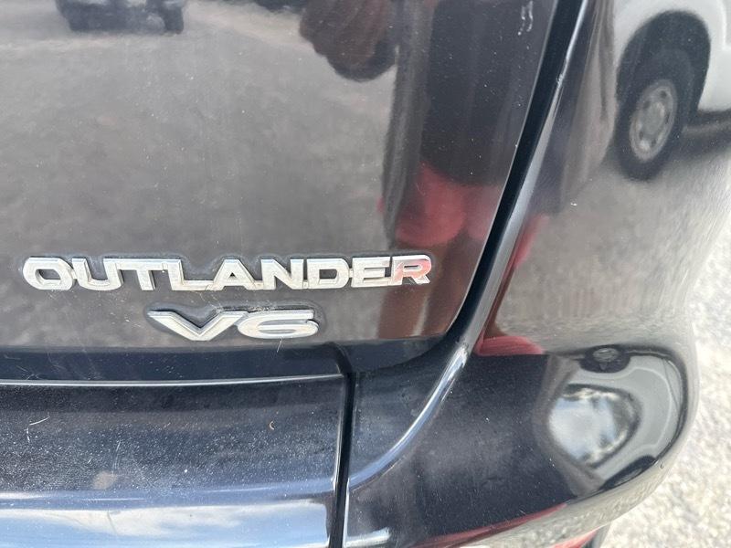 Mitsubishi Outlander SE 2WD 2010