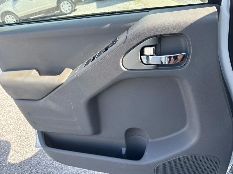 Nissan Frontier S Crew Cab 5AT 2WD 2016