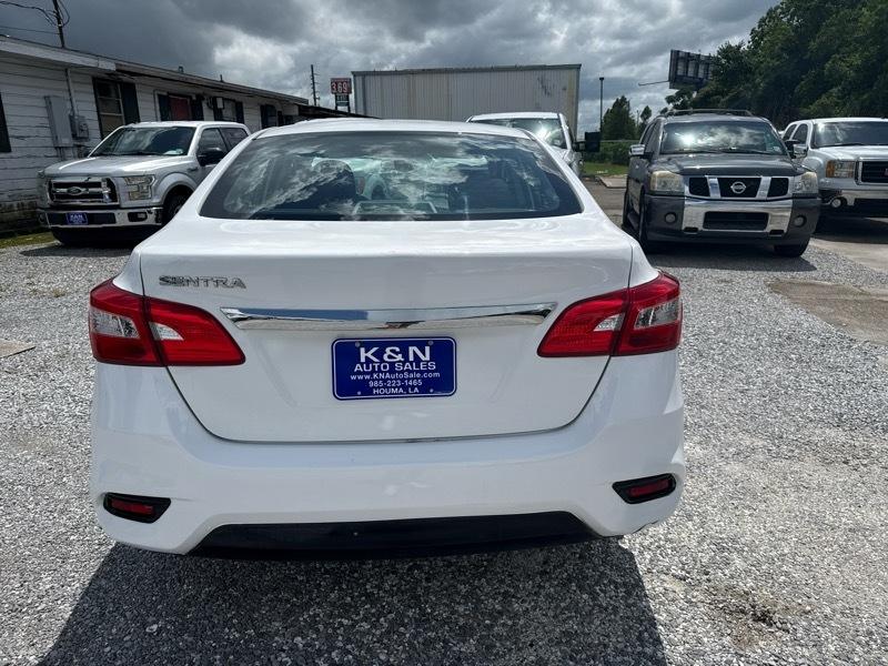 Nissan Sentra S 6MT 2017
